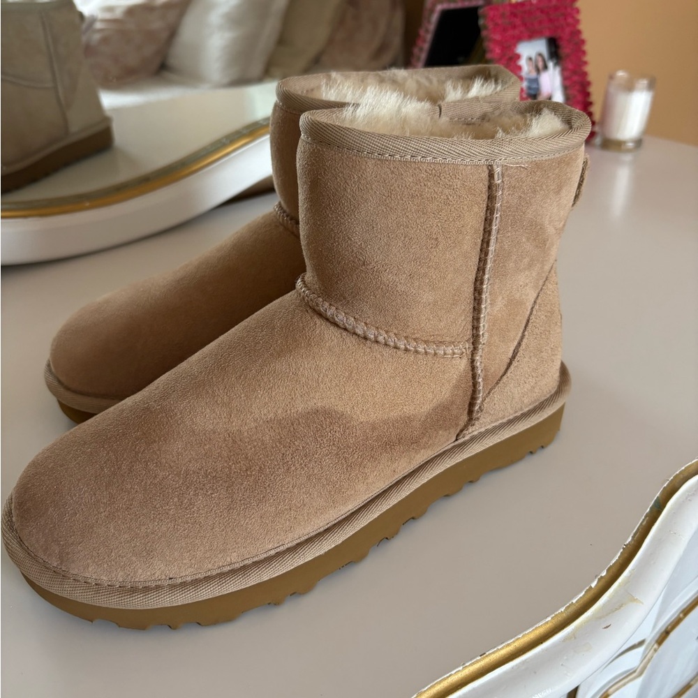 UGG Classic Mini II - Picture 3 of 5
